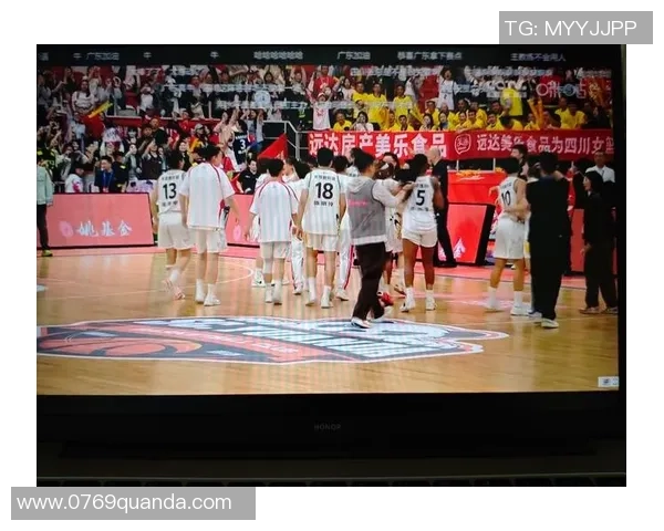 李根的篮球之路：从青涩少年到职业球员的成长与挑战